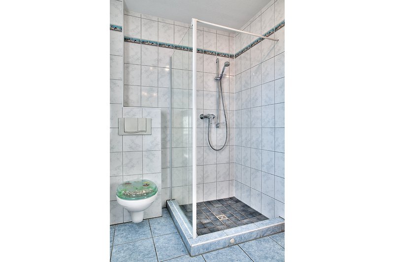 Bad Dusche mit Duschvorhang/WC