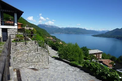 Nido sul Lago