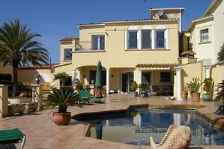 Poolvilla mit Meerblick