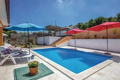 MARIKA Ferienhaus mit Pool
