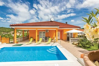 MARIKA Ferienhaus mit Pool