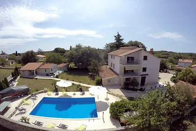 VILLA FJORD Gästehaus mit Pool