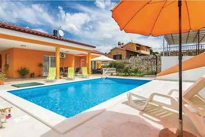 MARIKA Ferienhaus mit Pool