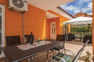 MARIKA Ferienhaus mit Pool