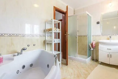 MARIKA Ferienhaus mit Pool