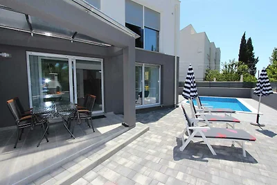KARLO 2 Ferienhaus mit Pool (sa bazenom)