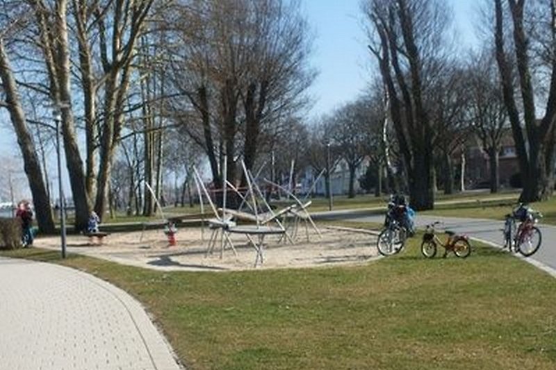 Spielplatz auf der Promenade rund um den Binnensee