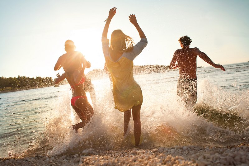 Strandspaß mit Freunden: Sonne, Sand, Meer und Spaß! ?️☀️?