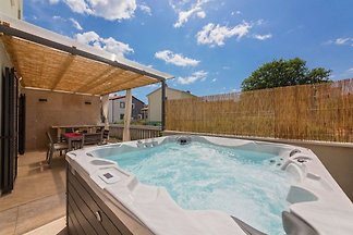 Dolce Vita mit Jacuzzi am Meer