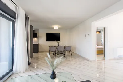 Villa Grey Fuskulin mit Pool