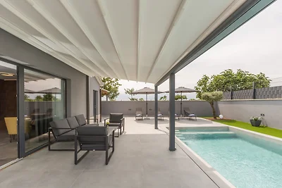 Villa Ana Tinjan mit Pool
