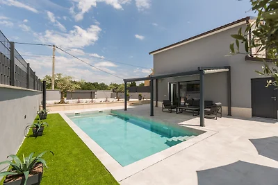 Villa Ana Tinjan mit Pool