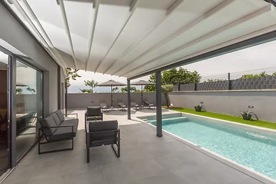 Villa Ana Tinjan mit Pool