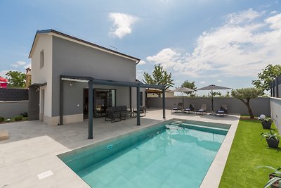 Villa Ana Tinjan mit Pool