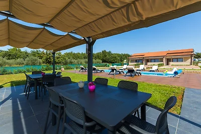 Villa Natura mit Pool