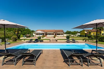 Villa Natura mit Pool