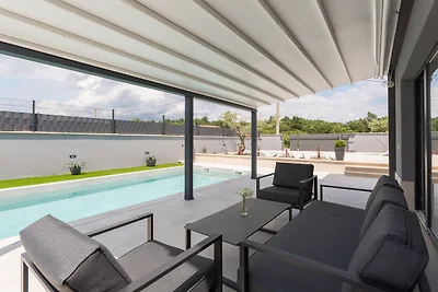 Villa Ana Tinjan mit Pool