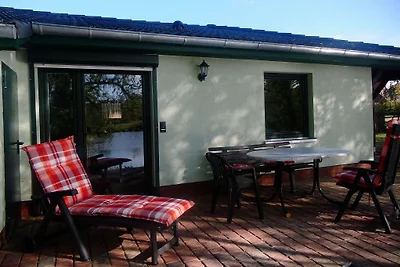 Landhaus am Teich Ferienhaus lila