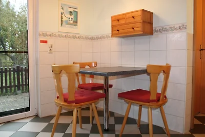 Casa di campagna vicino allo stagno FeWo rosso