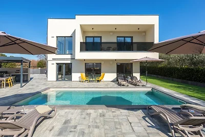 Villa Mila with Pool