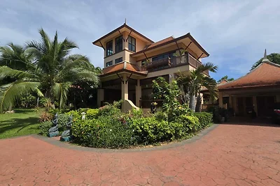 Pool Villa Helena, Maleegarden