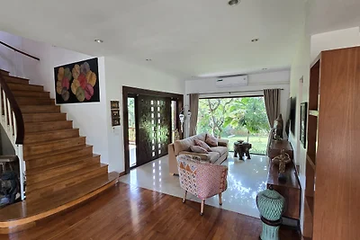 Pool Villa Helena, Maleegarden