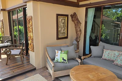 Pool Villa Helena, Maleegarden