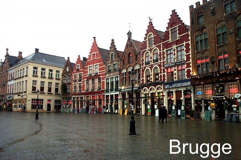 Brugge, heel gemakkelijk te bereiken, ook per fiets, langs de kanalen