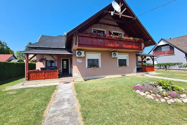 Casa Fahej con buena ubicación al lago