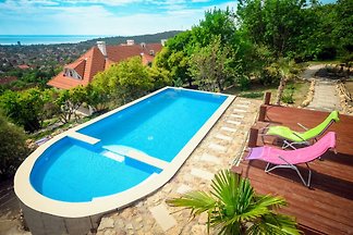Villa Gold mit Swimmingpool 2