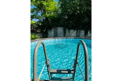 Villa FLORA mit aufgestelltem Pool