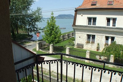 Villa Ligeti direkt am Ufer