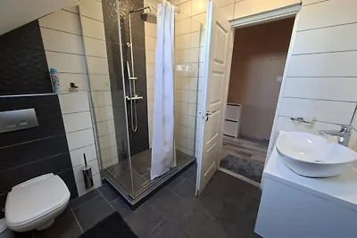 LOTUS Apartman mit aufgestelltem Pool