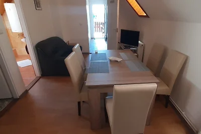Haus Diana mit Hund