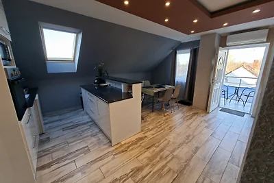 LOTUS Apartman mit aufgestelltem Pool