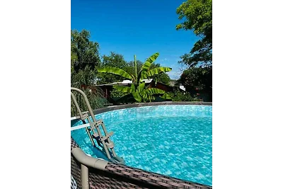 Villa FLORA mit aufgestelltem Pool