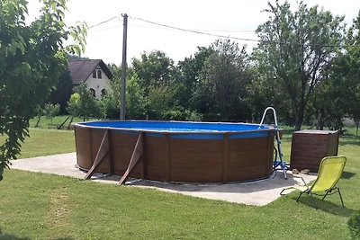 Casa con piscina nei vigneti