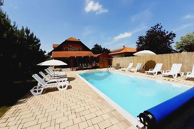 Ferienhaus LEDA mit Pool