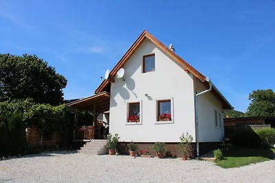 Casa con piscina nei vigneti