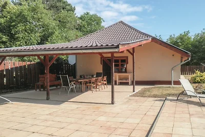 KURAZSI Vakantiehuis met zwembad