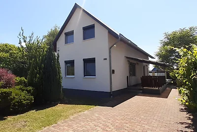 Haus Diana mit Hund