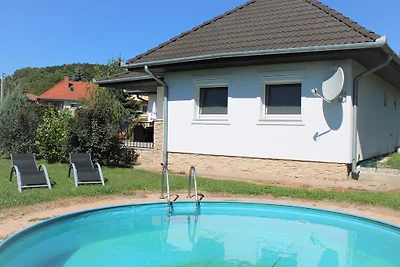 Casa di vacanza REBEKA con piscina