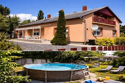 Villa FLORA mit aufgestelltem Pool