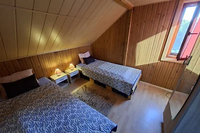 Tilla kinderfreundliches Holzhaus