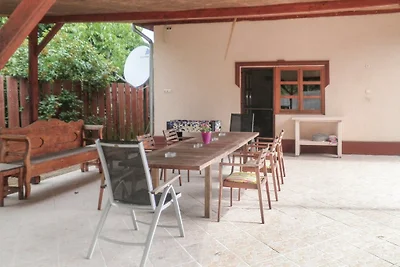 KURAZSI Vakantiehuis met zwembad