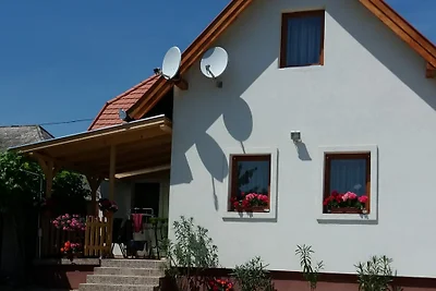 Casa con piscina nei vigneti