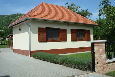 Tubi Resort mit Pool am Balaton