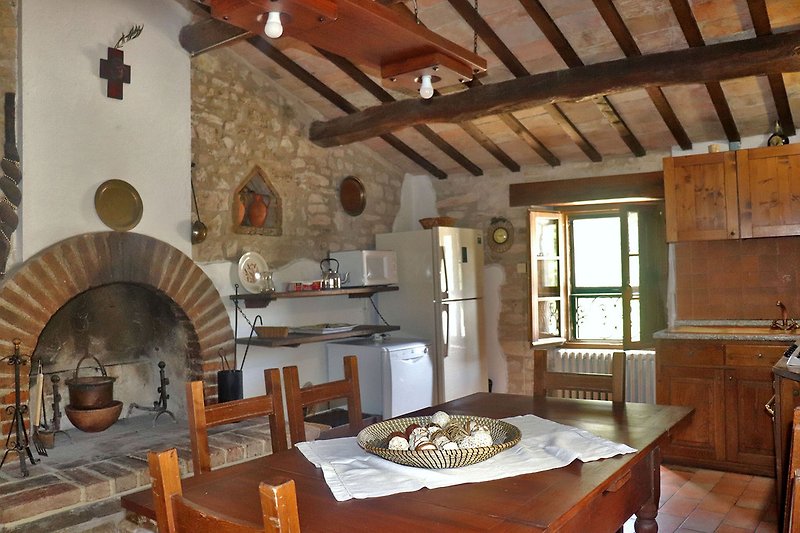 Villa Colombaia - Rustikale Küche mit Kamin
