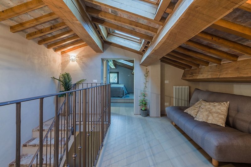 Villa del Duca - Dachgeschoss mit Couch