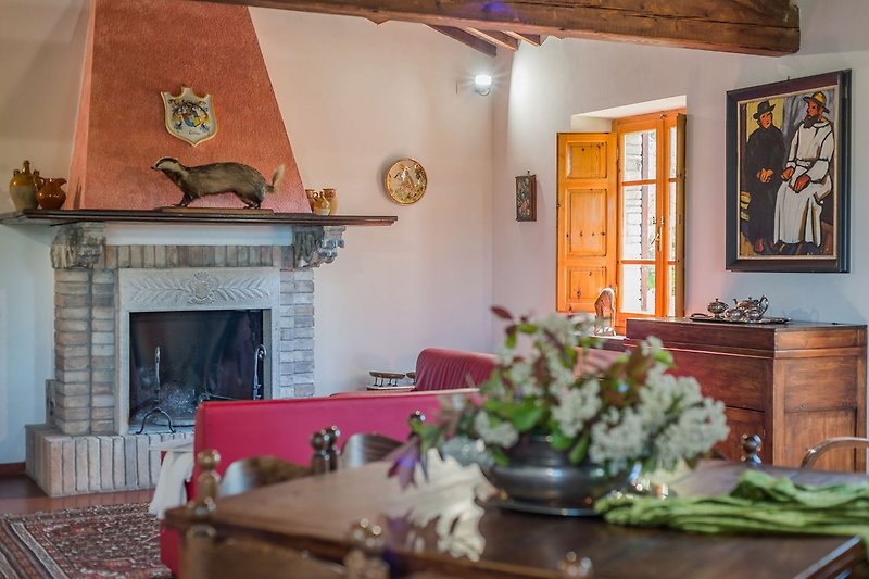 Casale San Francesco - Wohnzimmer mit Kamin und Couch